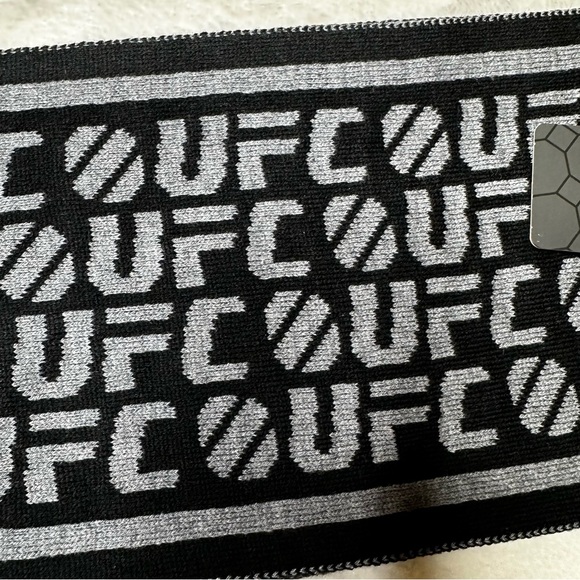 NWT UFC Official Logo Fringe Ratner Muffler Scarf in Grey/ Black Adult OS - Picture 3 of 5